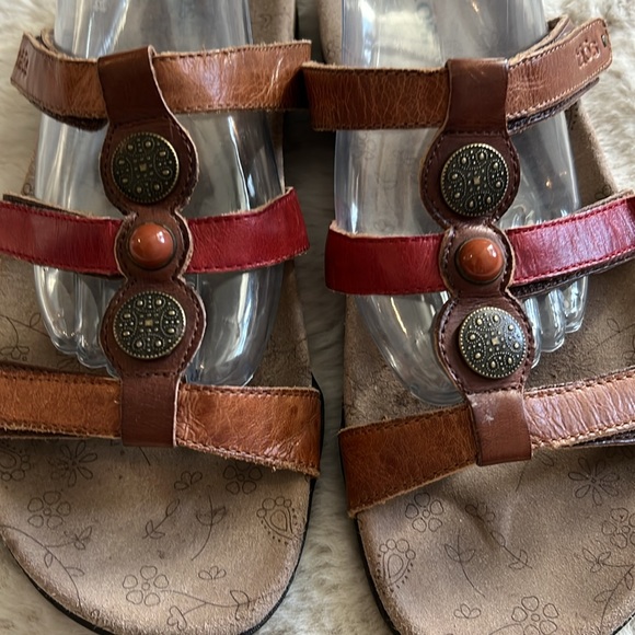 Prize 3 Harvest Multicolour Leather Slide Sandal
by Taos Size 9 - Picture 3 of 8